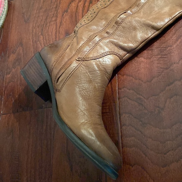 Womens Vince Camuto size 8 , intentional burnished Boot, Cognac color - Picture 9 of 12